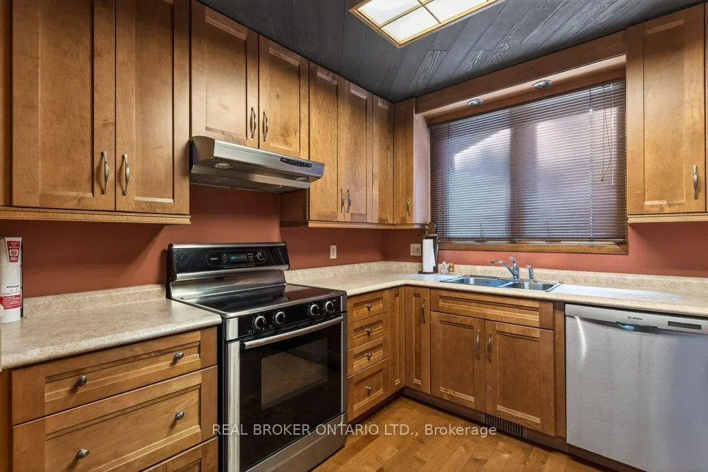 Photo 14 of 7 The Pinery, St. Catharines, Vine/Linwell — HOMEH