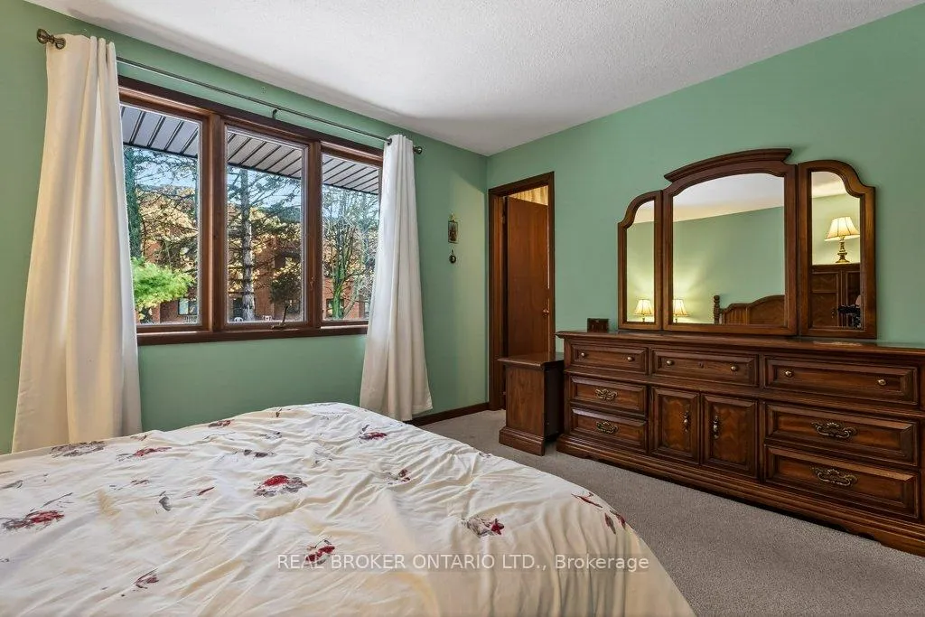 Photo 19 of 7 The Pinery, St. Catharines, Vine/Linwell — HOMEH