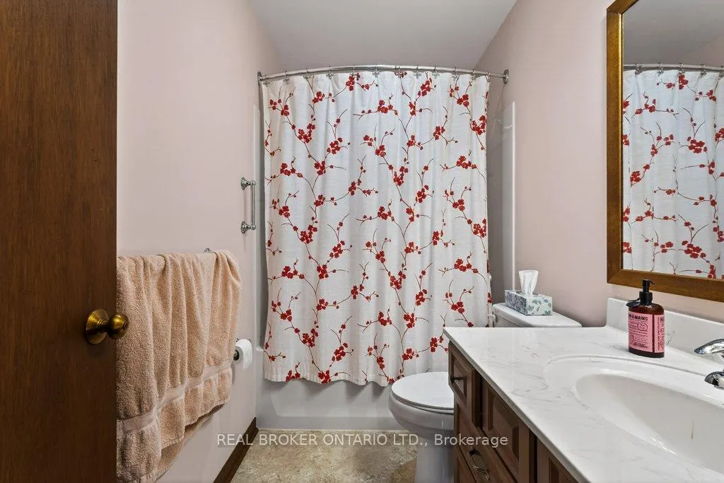 Photo 25 of 7 The Pinery, St. Catharines, Vine/Linwell — HOMEH