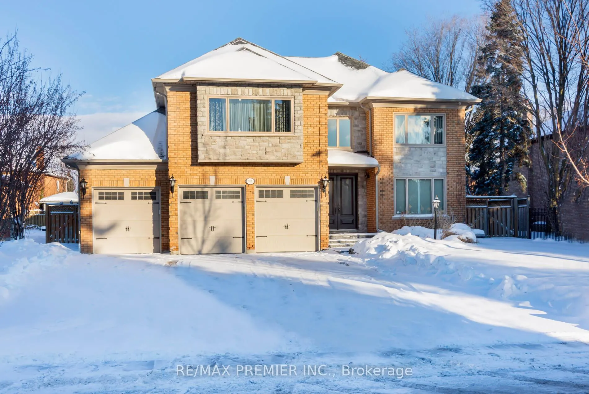 Front of 101 Woodgreen Drive N