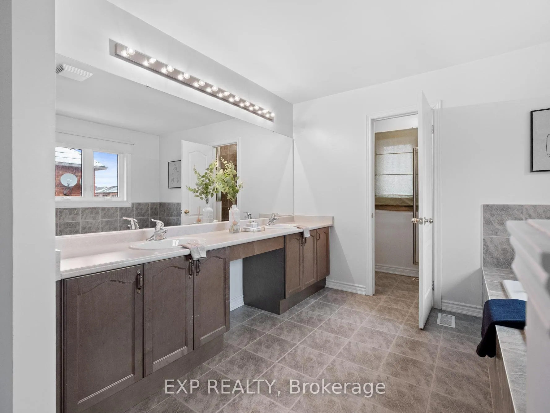 Photo 25 of 12 Delrosa Way, Hamilton, Winona Park — HOMEH
