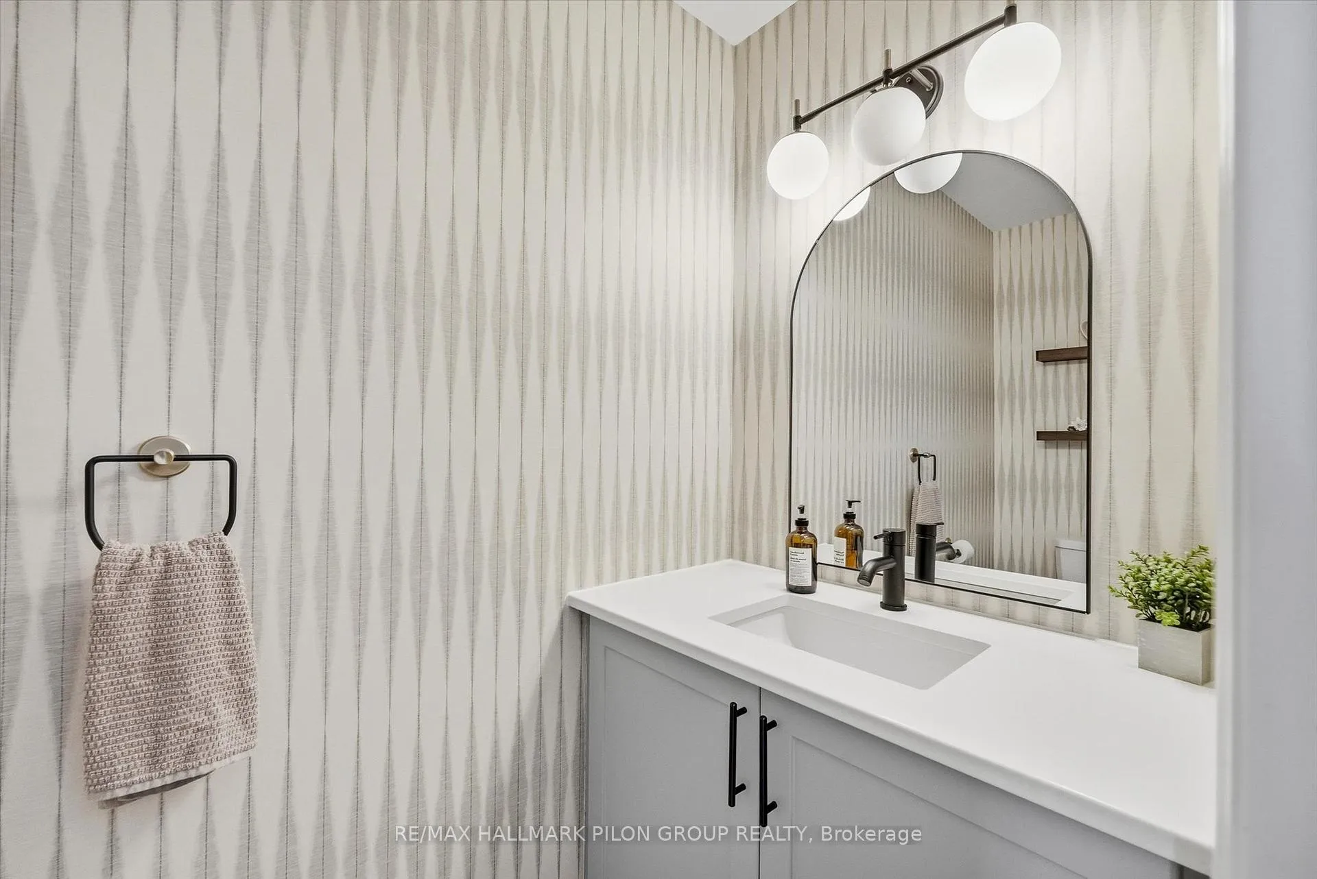 Photo 13 of 274 Shinleaf Crescent, Ottawa, Mer Bleue/Bradley Estates/Anderson Park — HOMEH