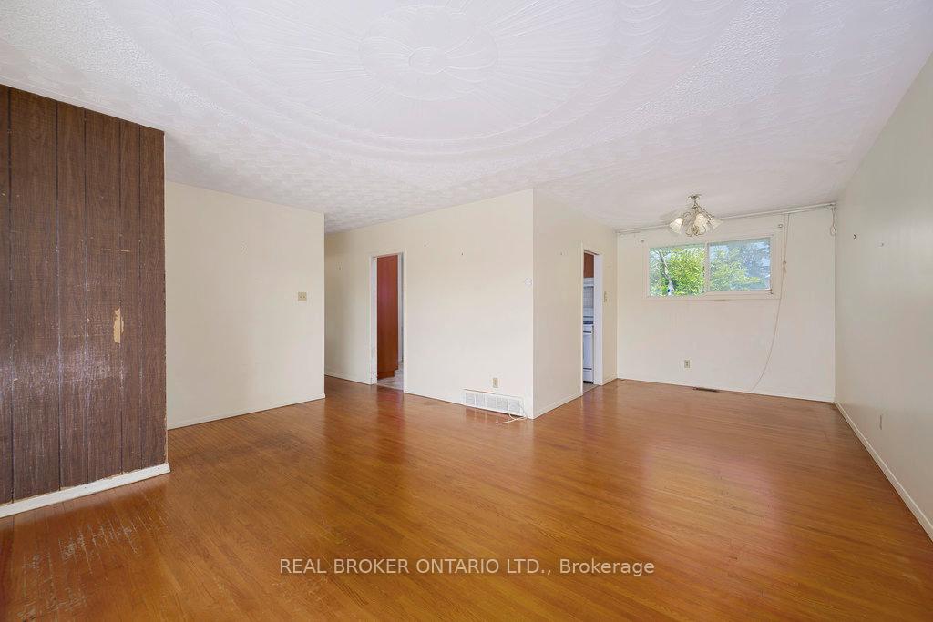 Photo 5 of 87 Viewmount Drive, Ottawa, Meadowlands/Crestview — HOMEH