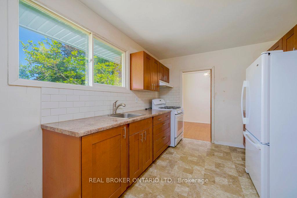 Photo 8 of 87 Viewmount Drive, Ottawa, Meadowlands/Crestview — HOMEH