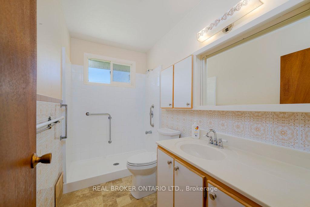 Photo 10 of 87 Viewmount Drive, Ottawa, Meadowlands/Crestview — HOMEH