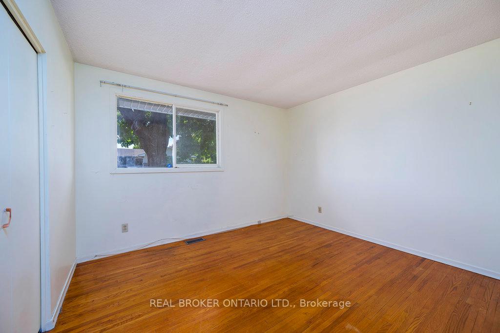 Photo 11 of 87 Viewmount Drive, Ottawa, Meadowlands/Crestview — HOMEH