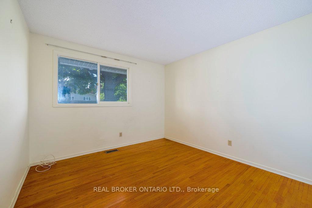 Photo 13 of 87 Viewmount Drive, Ottawa, Meadowlands/Crestview — HOMEH
