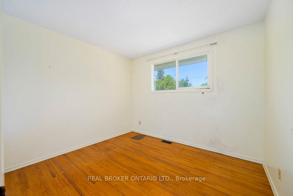 Photo 14 of 87 Viewmount Drive, Ottawa, Meadowlands/Crestview — HOMEH