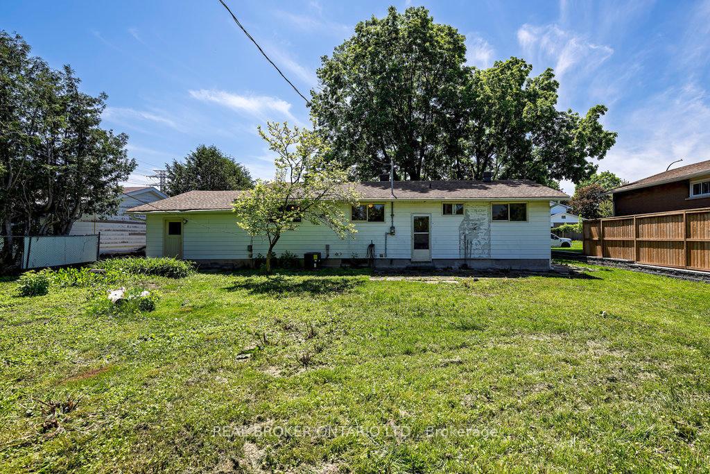 Photo 23 of 87 Viewmount Drive, Ottawa, Meadowlands/Crestview — HOMEH