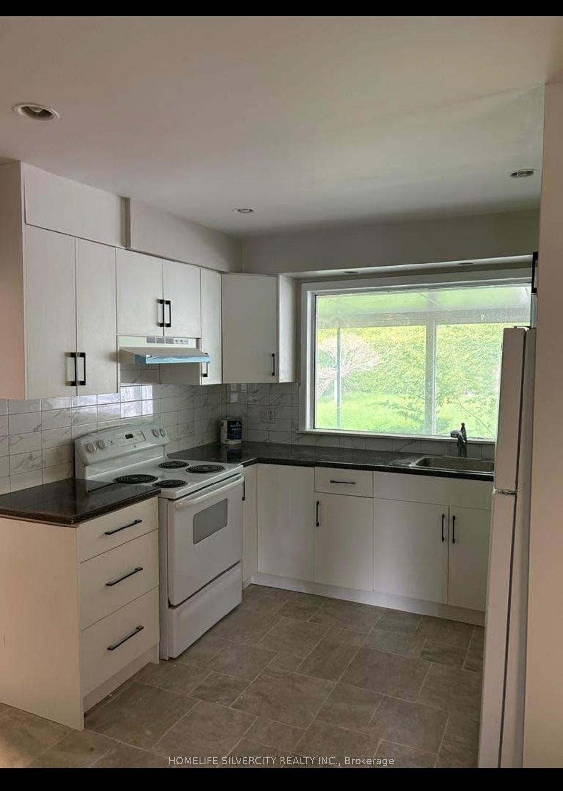 Photo 5 of 550 Gordon Avenue, London, South O — HOMEH
