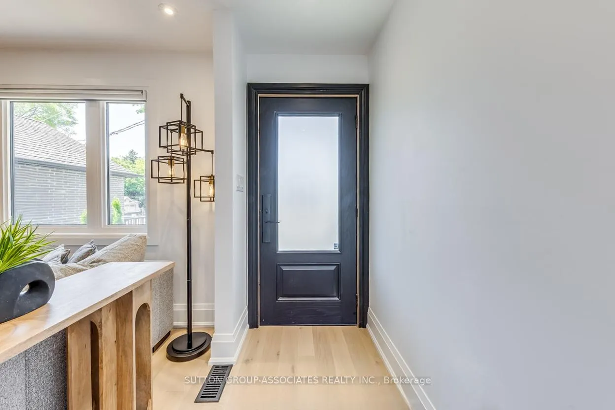 Photo 2 of Unit Main, 359 Harvie Avenue, Toronto, Caledonia-Fairbank — HOMEH