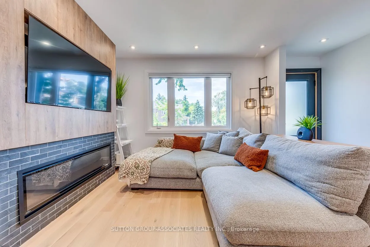 Photo 3 of Unit Main, 359 Harvie Avenue, Toronto, Caledonia-Fairbank — HOMEH