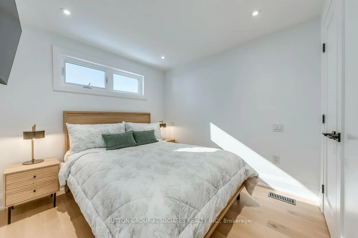 Photo 7 of Unit Main, 359 Harvie Avenue, Toronto, Caledonia-Fairbank — HOMEH