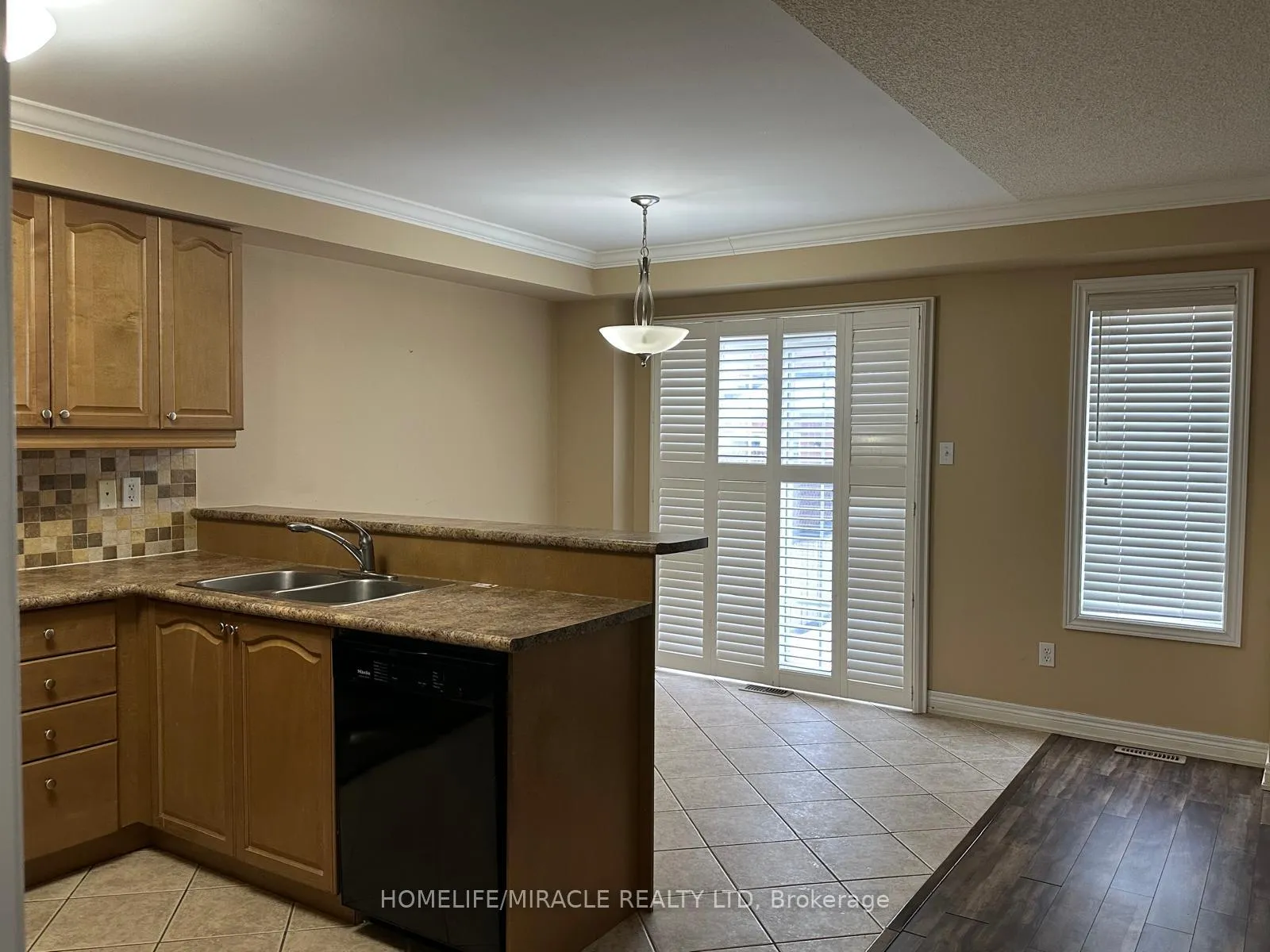 Photo 8 of 29 Brucewood Road, Brampton, Sandringham-Wellington — HOMEH