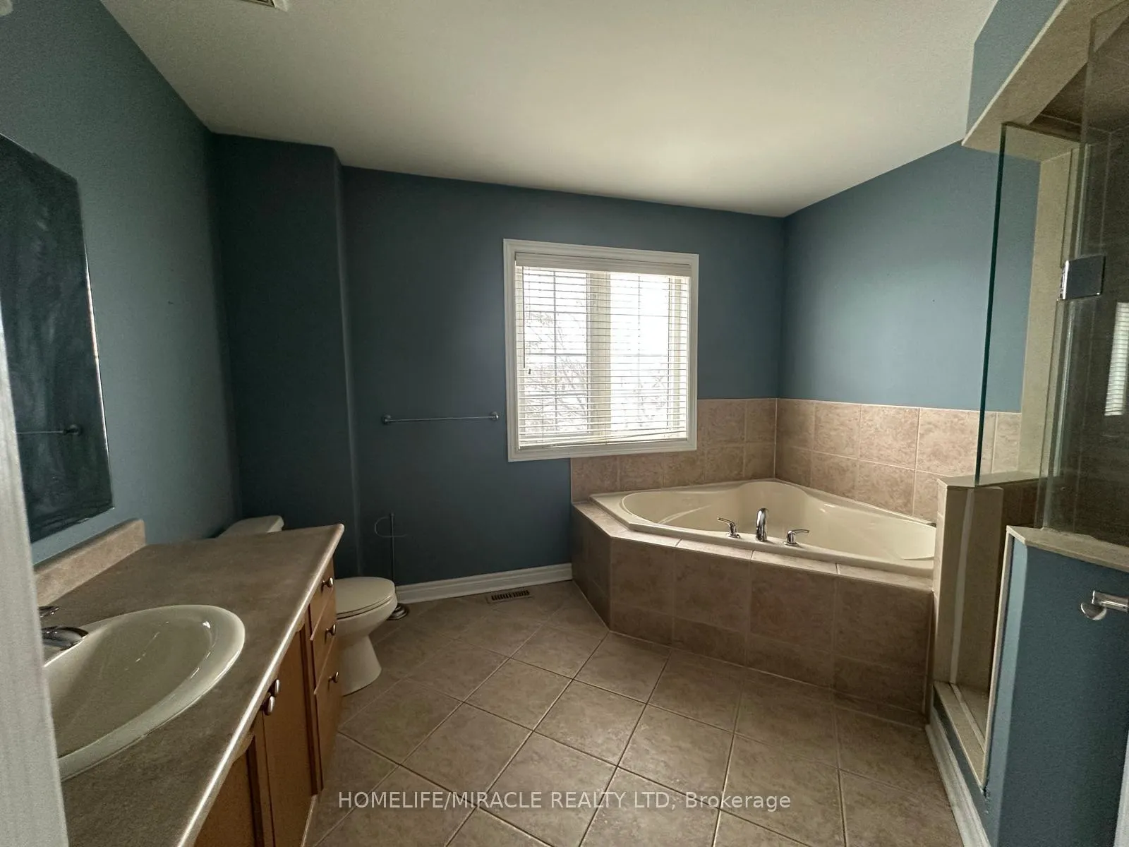 Photo 15 of 29 Brucewood Road, Brampton, Sandringham-Wellington — HOMEH