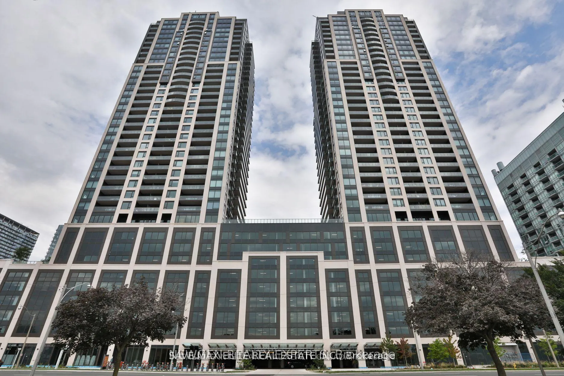 Front of Unit 2516, 1926 Lake Shore Boulevard W