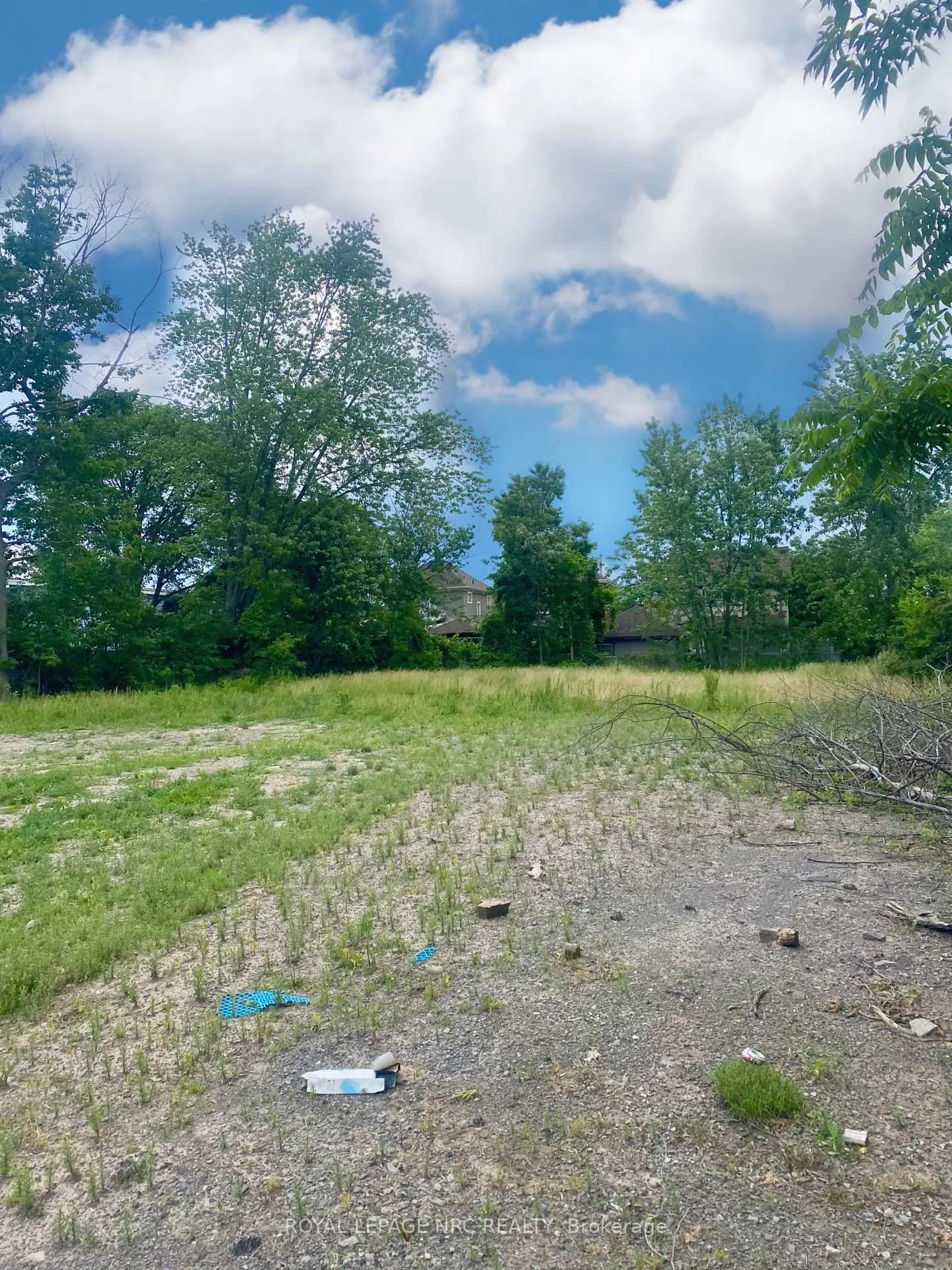 Photo 4 of 45 Riverside Drive, Welland, Broadway — HOMEH