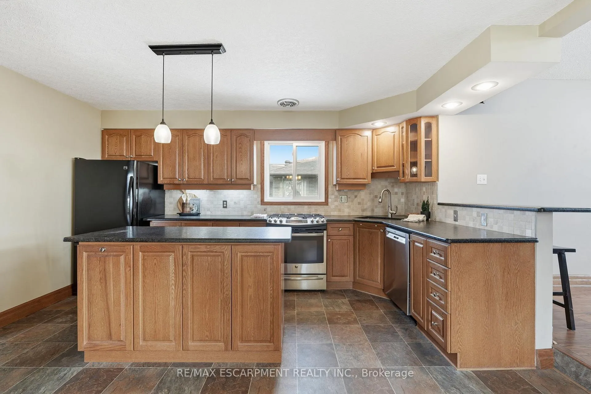 Photo 9 of 228 Green Road, Hamilton, Stoney Creek — HOMEH