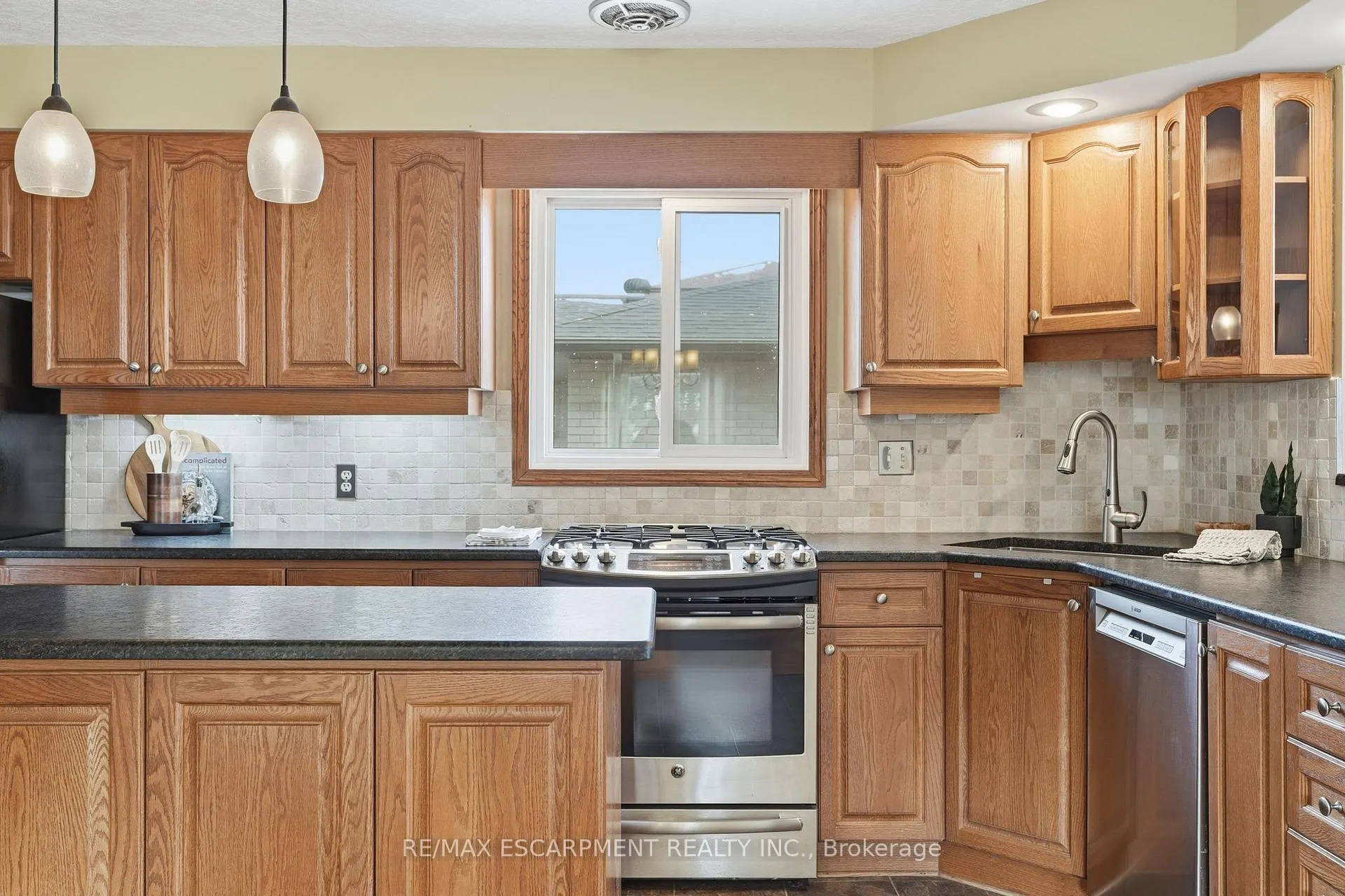 Photo 10 of 228 Green Road, Hamilton, Stoney Creek — HOMEH