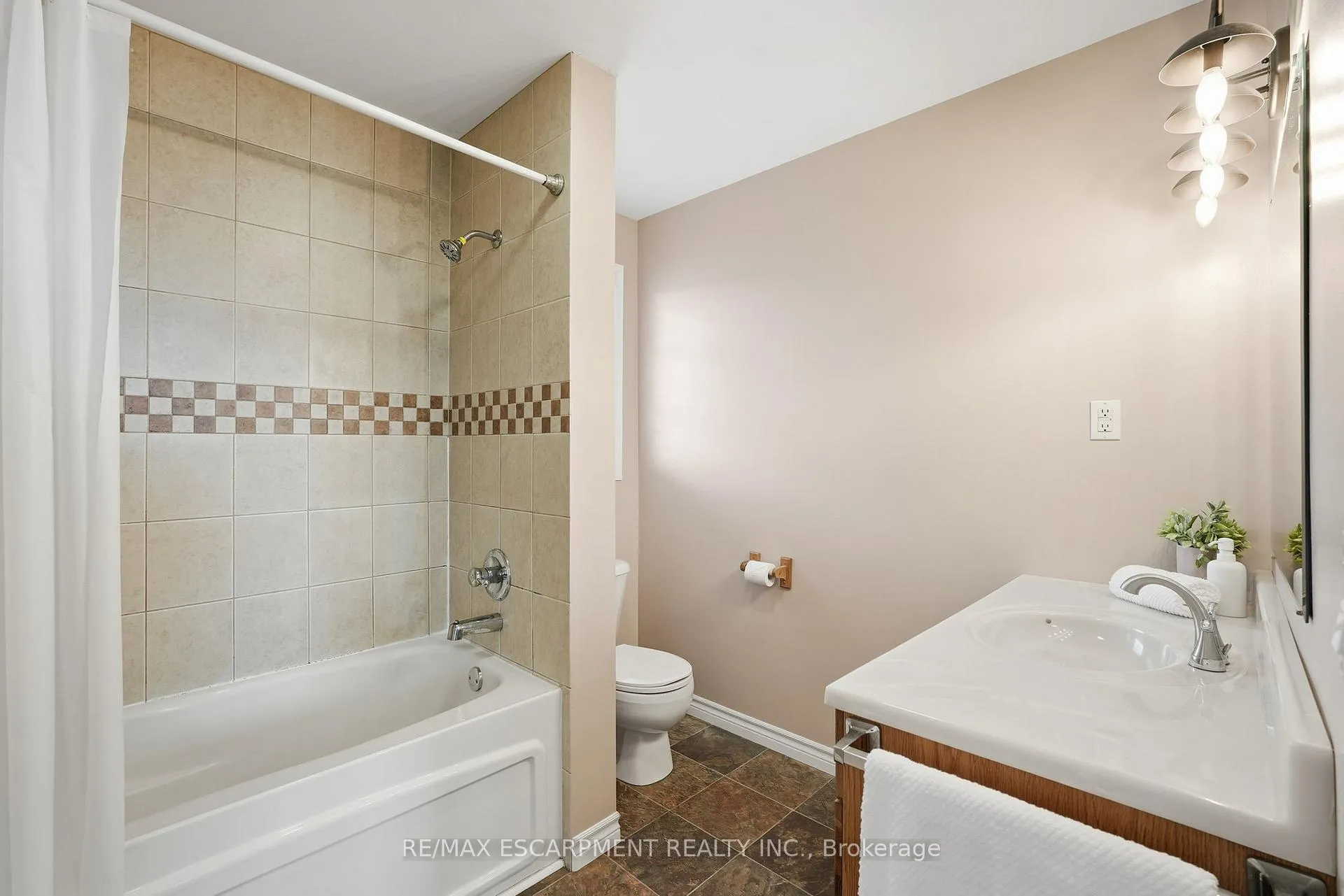 Photo 29 of 228 Green Road, Hamilton, Stoney Creek — HOMEH