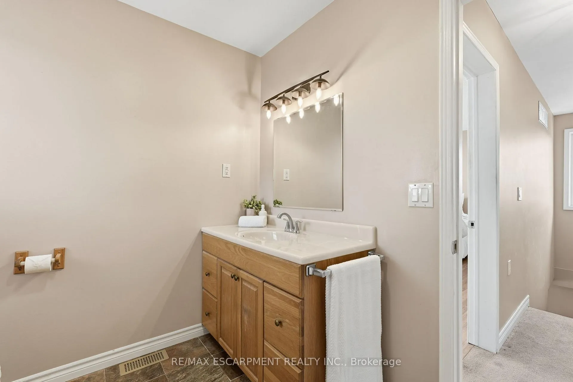 Photo 30 of 228 Green Road, Hamilton, Stoney Creek — HOMEH