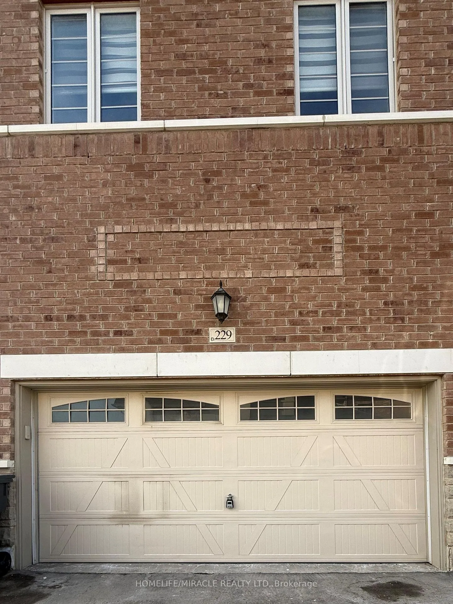Photo 2 of 229 Clockwork Drive, Brampton, Brampton West — HOMEH