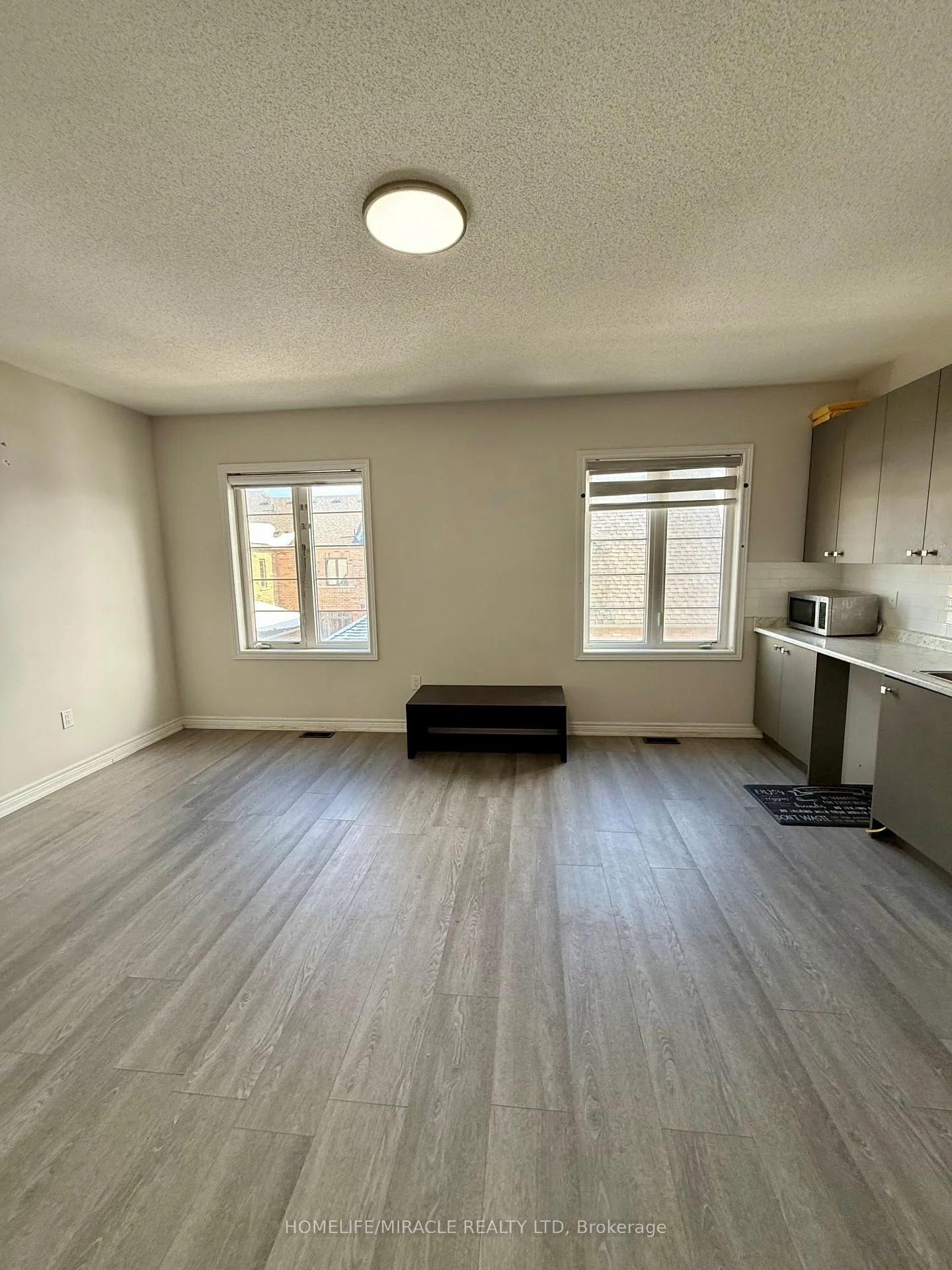 Photo 4 of 229 Clockwork Drive, Brampton, Brampton West — HOMEH