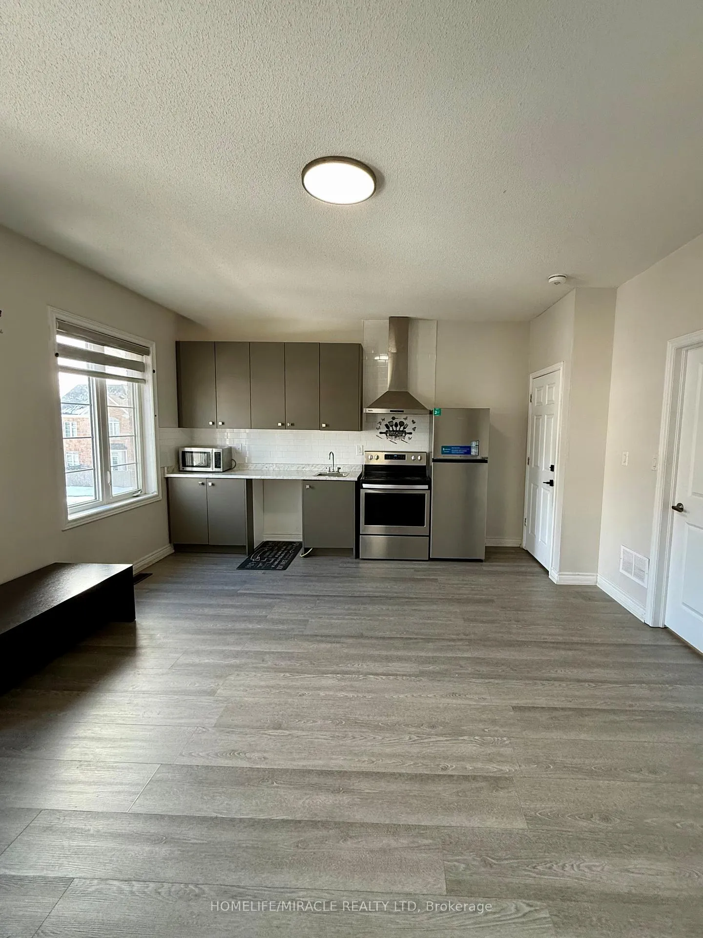 Photo 6 of 229 Clockwork Drive, Brampton, Brampton West — HOMEH