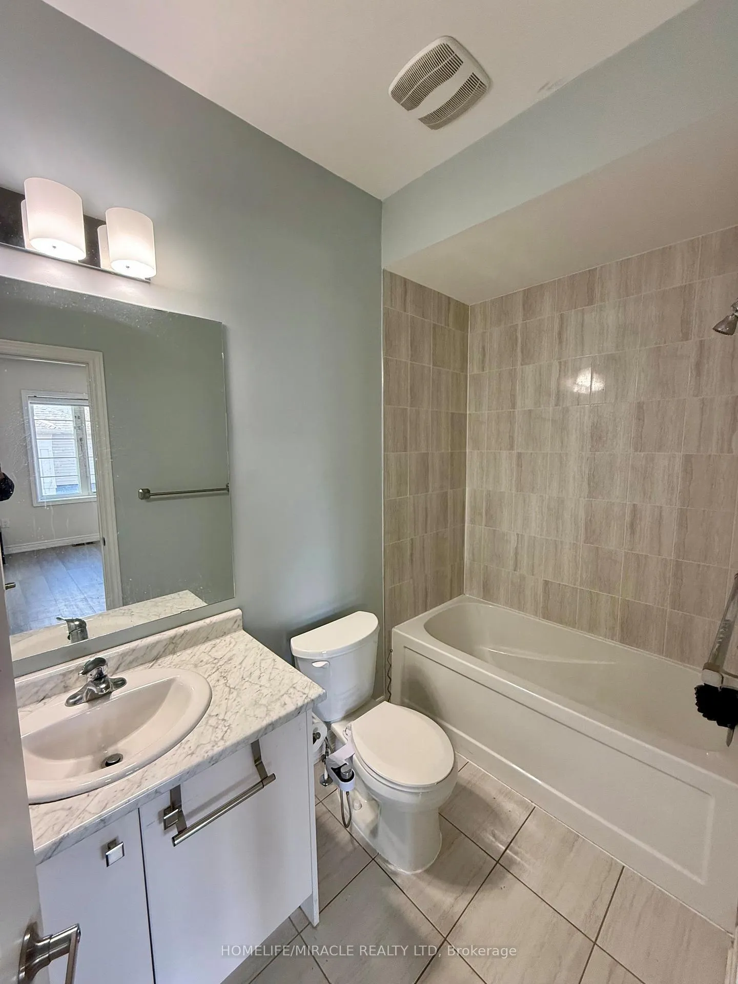 Photo 8 of 229 Clockwork Drive, Brampton, Brampton West — HOMEH