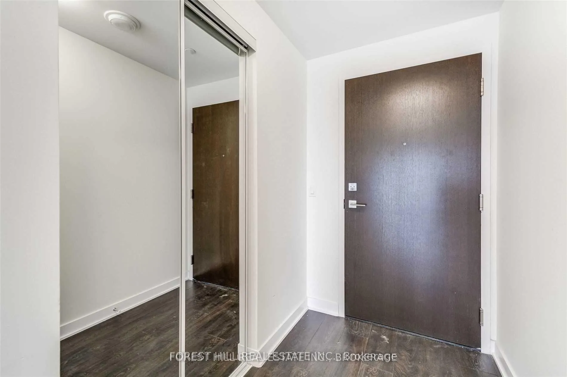 Photo 3 of Unit 5401, 2221 Yonge Street, Toronto, Mount Pleasant West — HOMEH