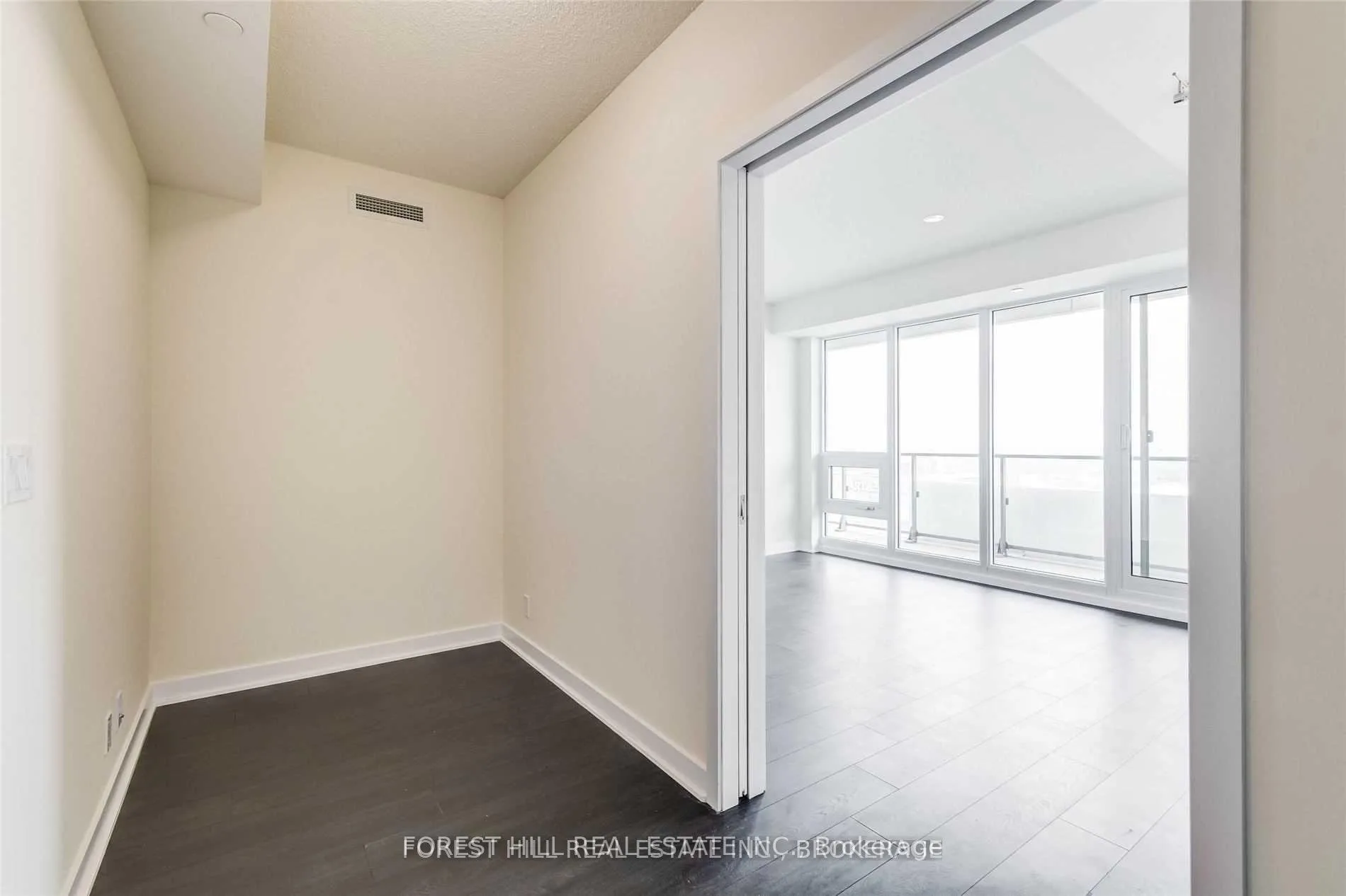 Photo 5 of Unit 5401, 2221 Yonge Street, Toronto, Mount Pleasant West — HOMEH