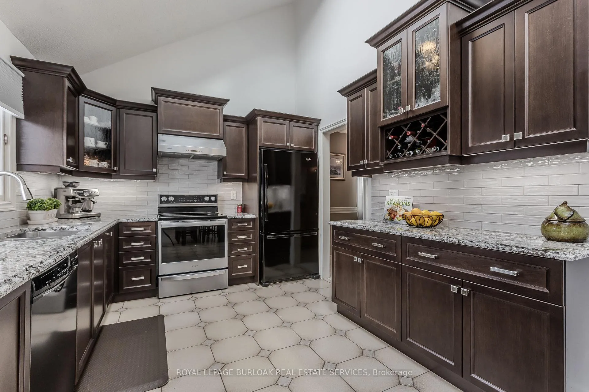 Photo 13 of 21 Isidore Place, Hamilton, Stoney Creek Mountain — HOMEH