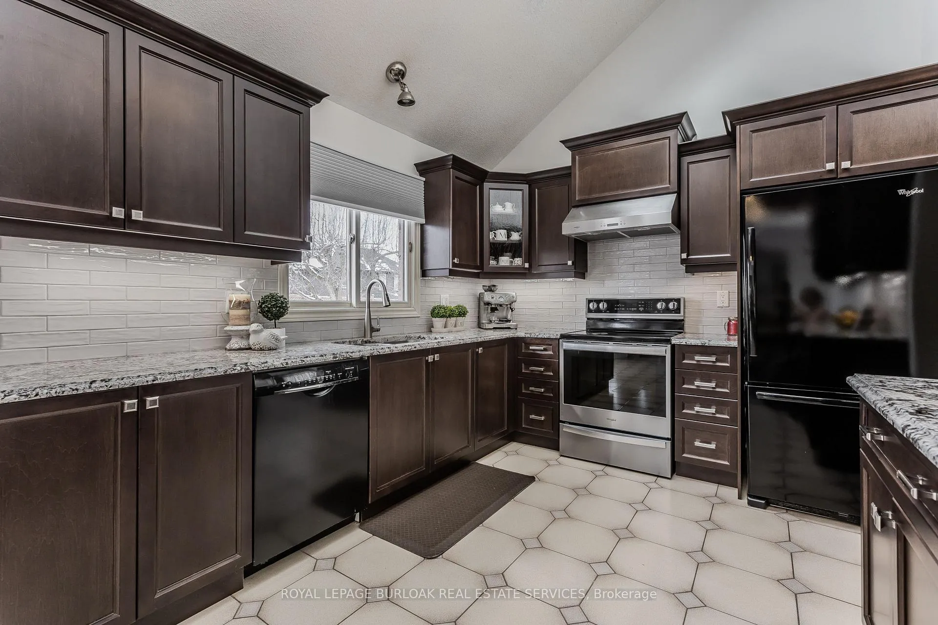 Photo 14 of 21 Isidore Place, Hamilton, Stoney Creek Mountain — HOMEH