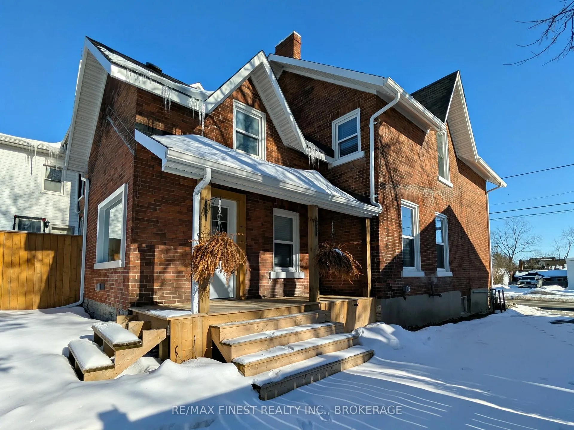 Front of 55 Bridge Street W