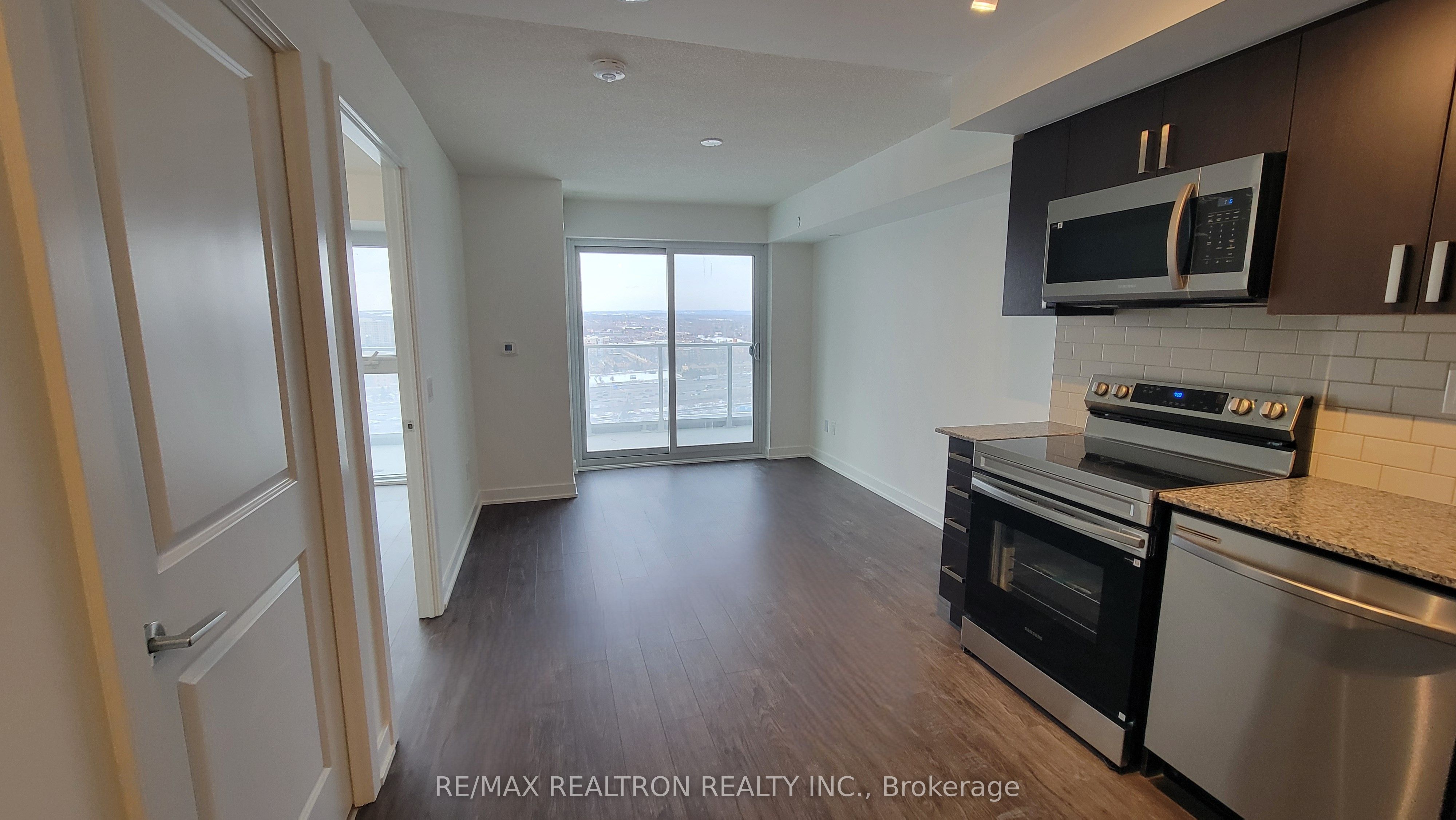 Photo 13 of Unit 2012, 1010 Sandy Beach Road, Pickering, Bay Ridges — HOMEH