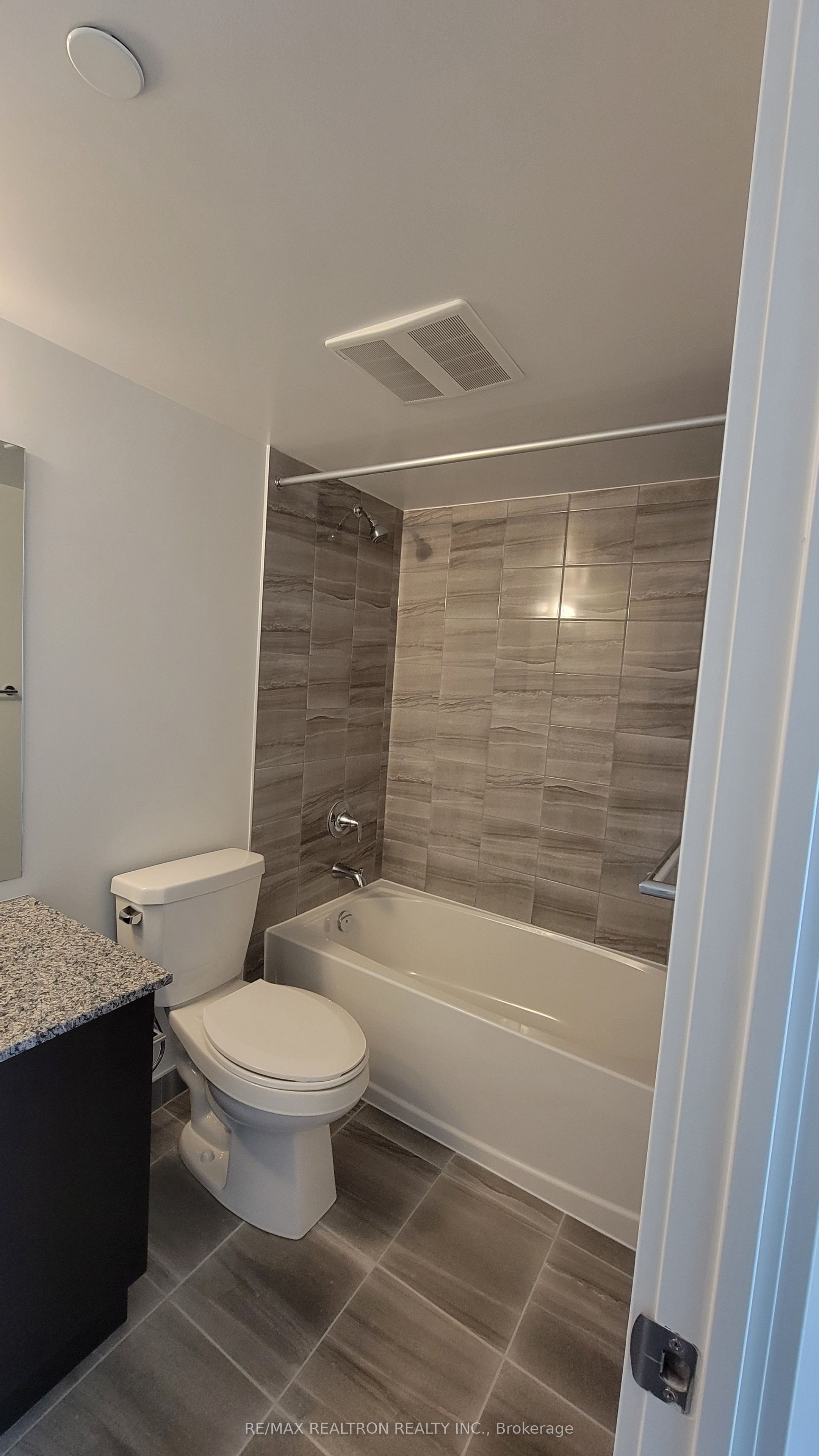 Photo 10 of Unit 2012, 1010 Sandy Beach Road, Pickering, Bay Ridges — HOMEH
