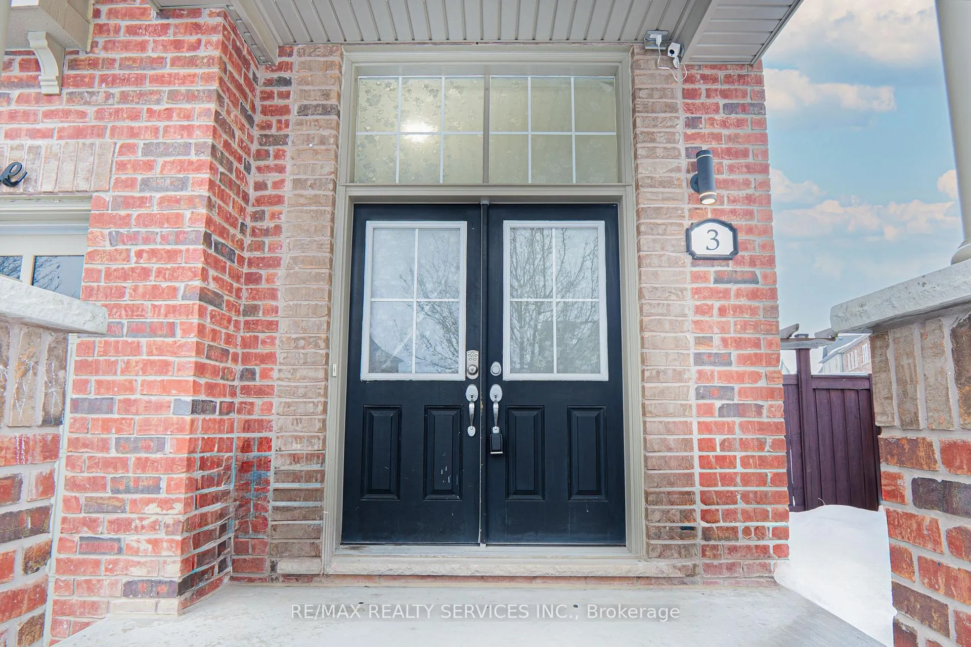 Photo 2 of 3 Tokara Avenue, Caledon, Rural Caledon — HOMEH