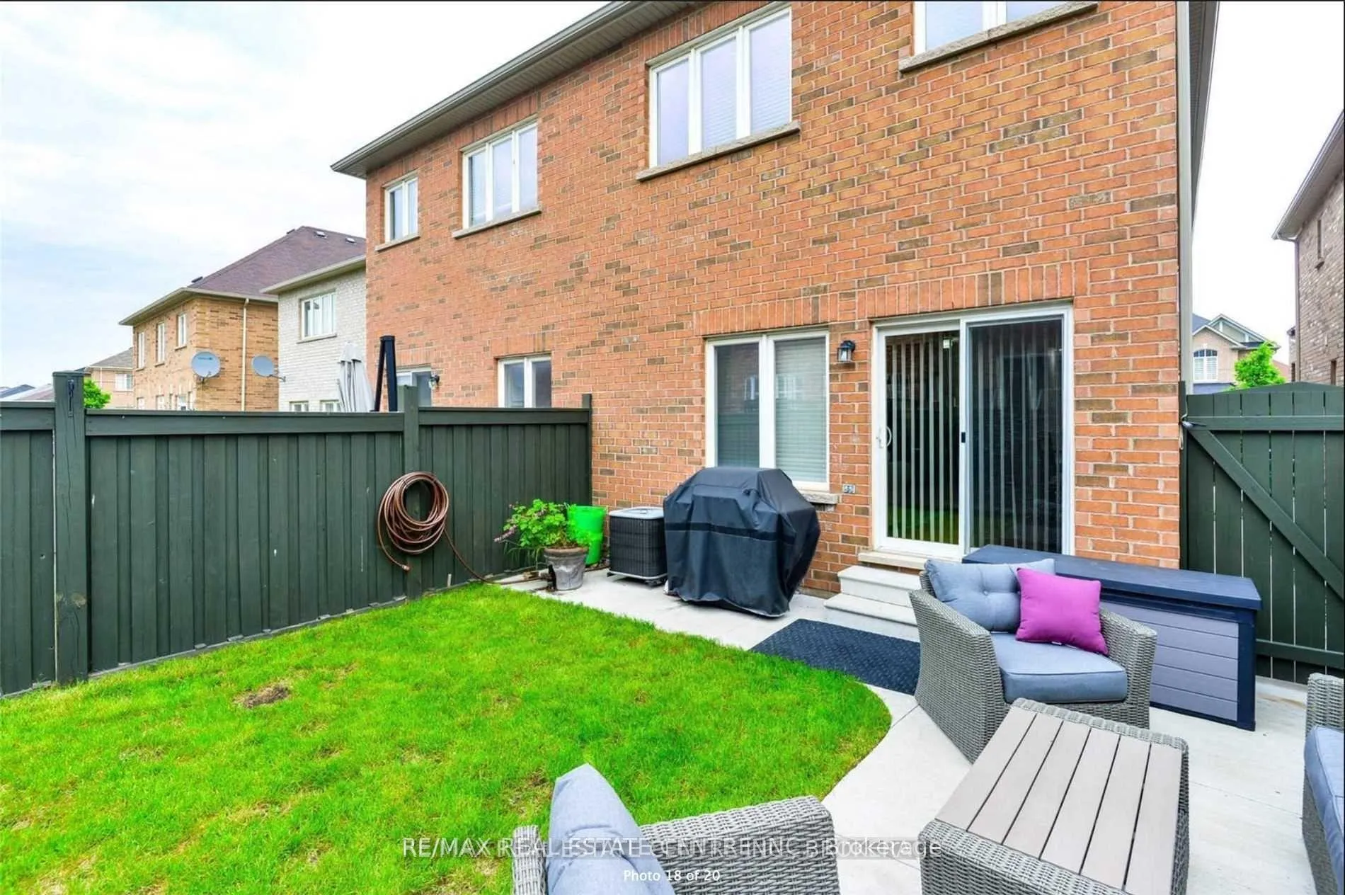 Photo 3 of Unit upper, 100 Crumlin Crescent, Brampton, Credit Valley — HOMEH