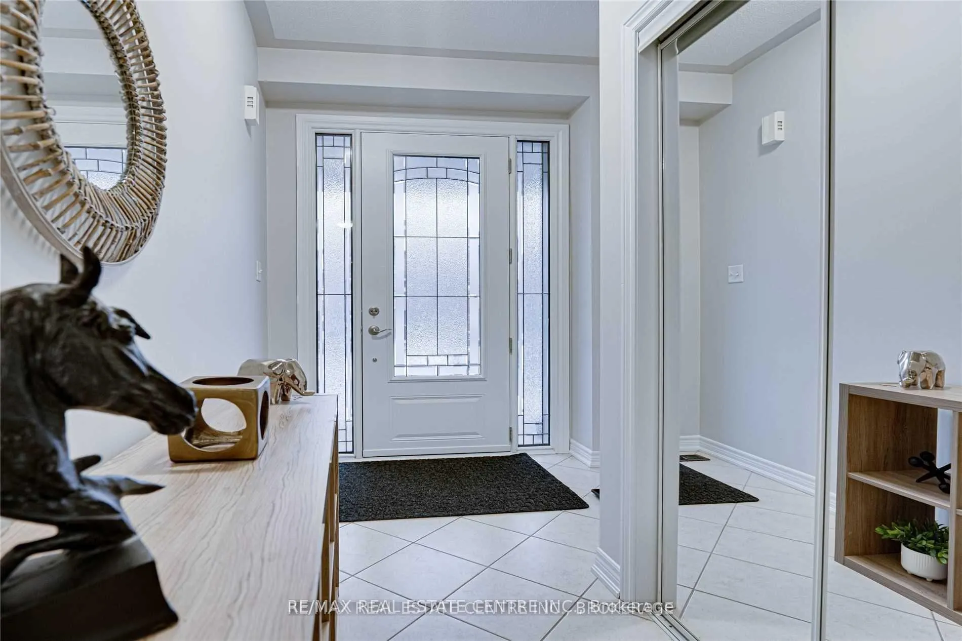 Photo 5 of Unit upper, 100 Crumlin Crescent, Brampton, Credit Valley — HOMEH