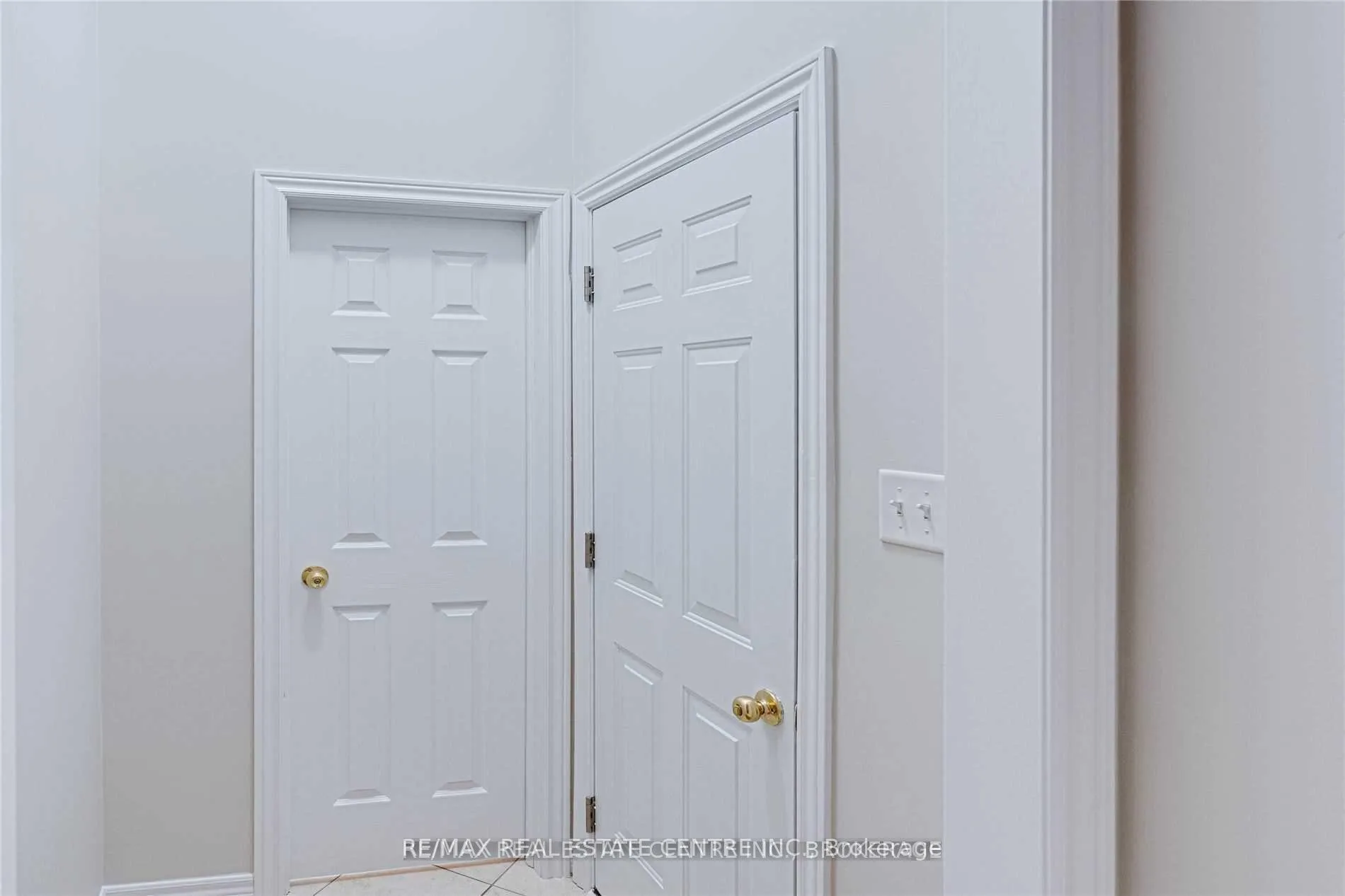 Photo 7 of Unit upper, 100 Crumlin Crescent, Brampton, Credit Valley — HOMEH