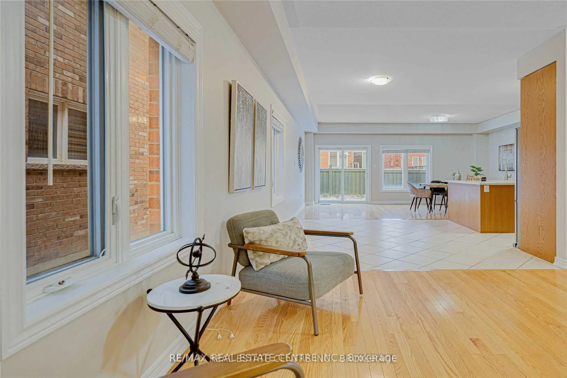 Photo 8 of Unit upper, 100 Crumlin Crescent, Brampton, Credit Valley — HOMEH