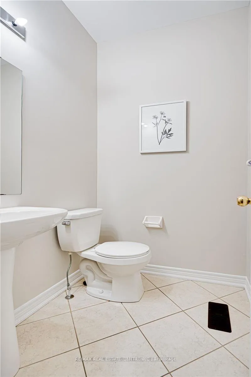 Photo 14 of Unit upper, 100 Crumlin Crescent, Brampton, Credit Valley — HOMEH