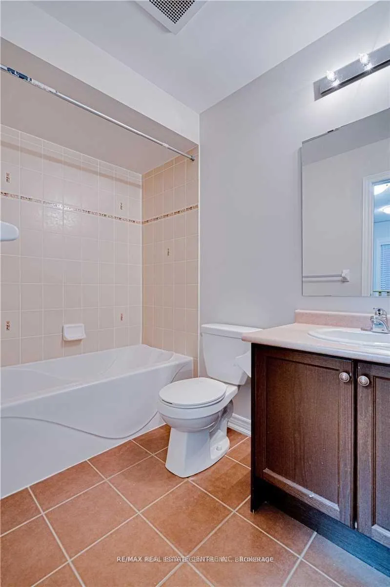 Photo 15 of Unit upper, 100 Crumlin Crescent, Brampton, Credit Valley — HOMEH