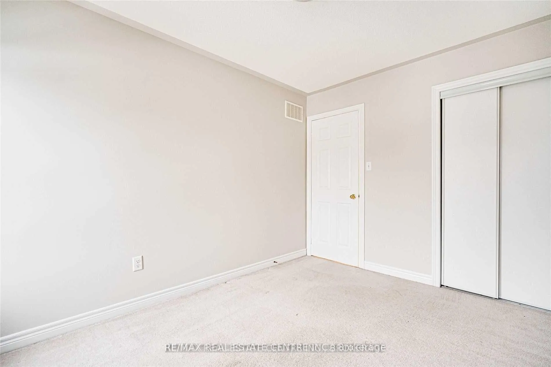 Photo 17 of Unit upper, 100 Crumlin Crescent, Brampton, Credit Valley — HOMEH