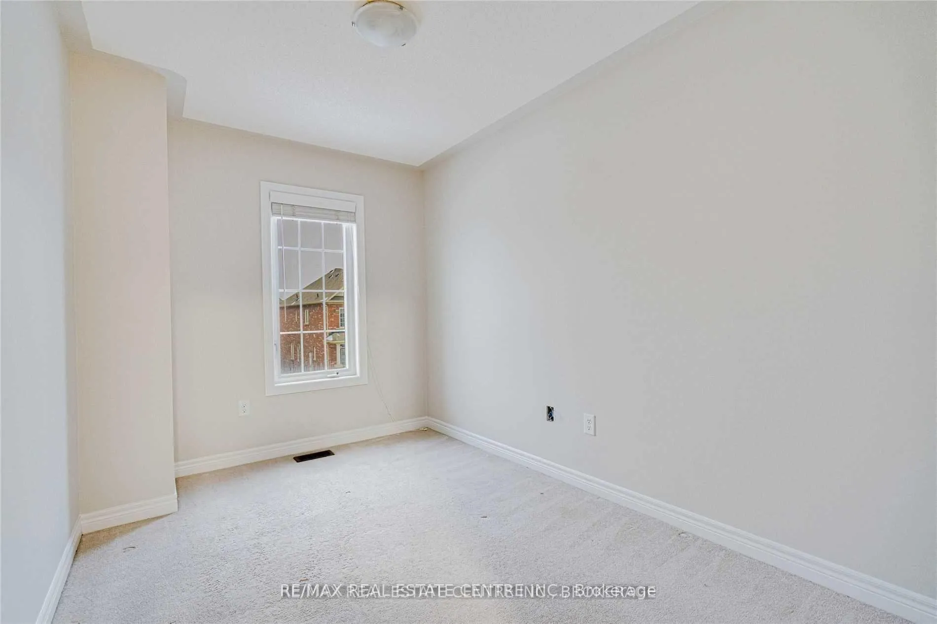Photo 18 of Unit upper, 100 Crumlin Crescent, Brampton, Credit Valley — HOMEH