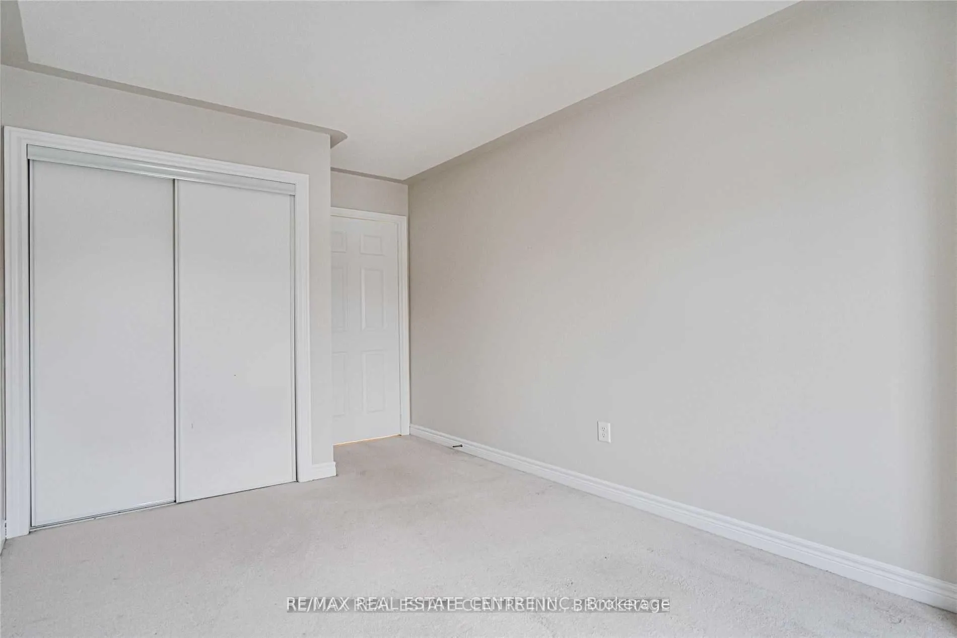 Photo 19 of Unit upper, 100 Crumlin Crescent, Brampton, Credit Valley — HOMEH