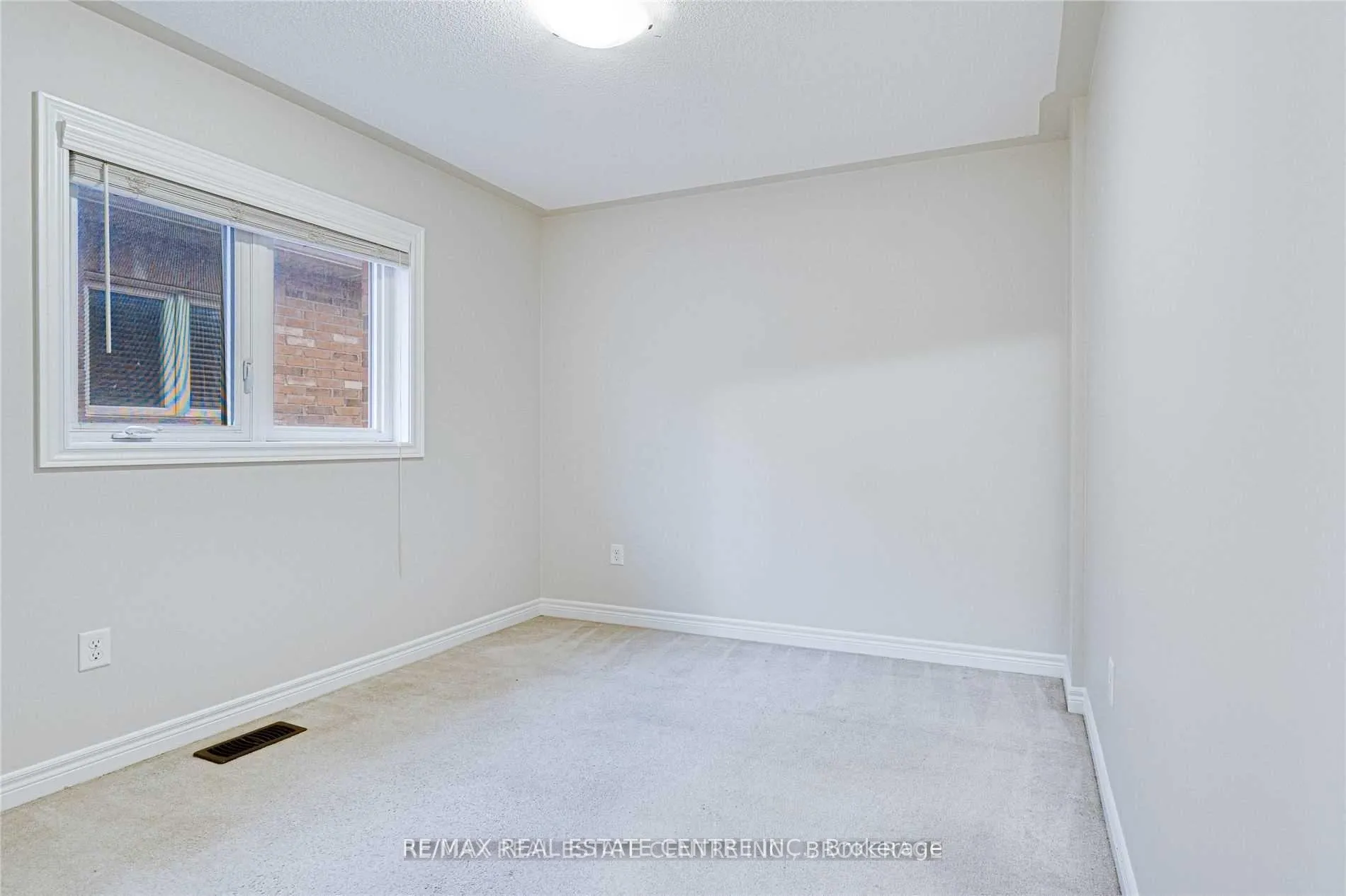 Photo 20 of Unit upper, 100 Crumlin Crescent, Brampton, Credit Valley — HOMEH