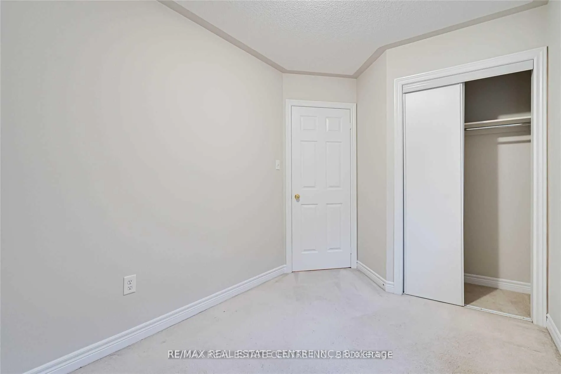 Photo 21 of Unit upper, 100 Crumlin Crescent, Brampton, Credit Valley — HOMEH