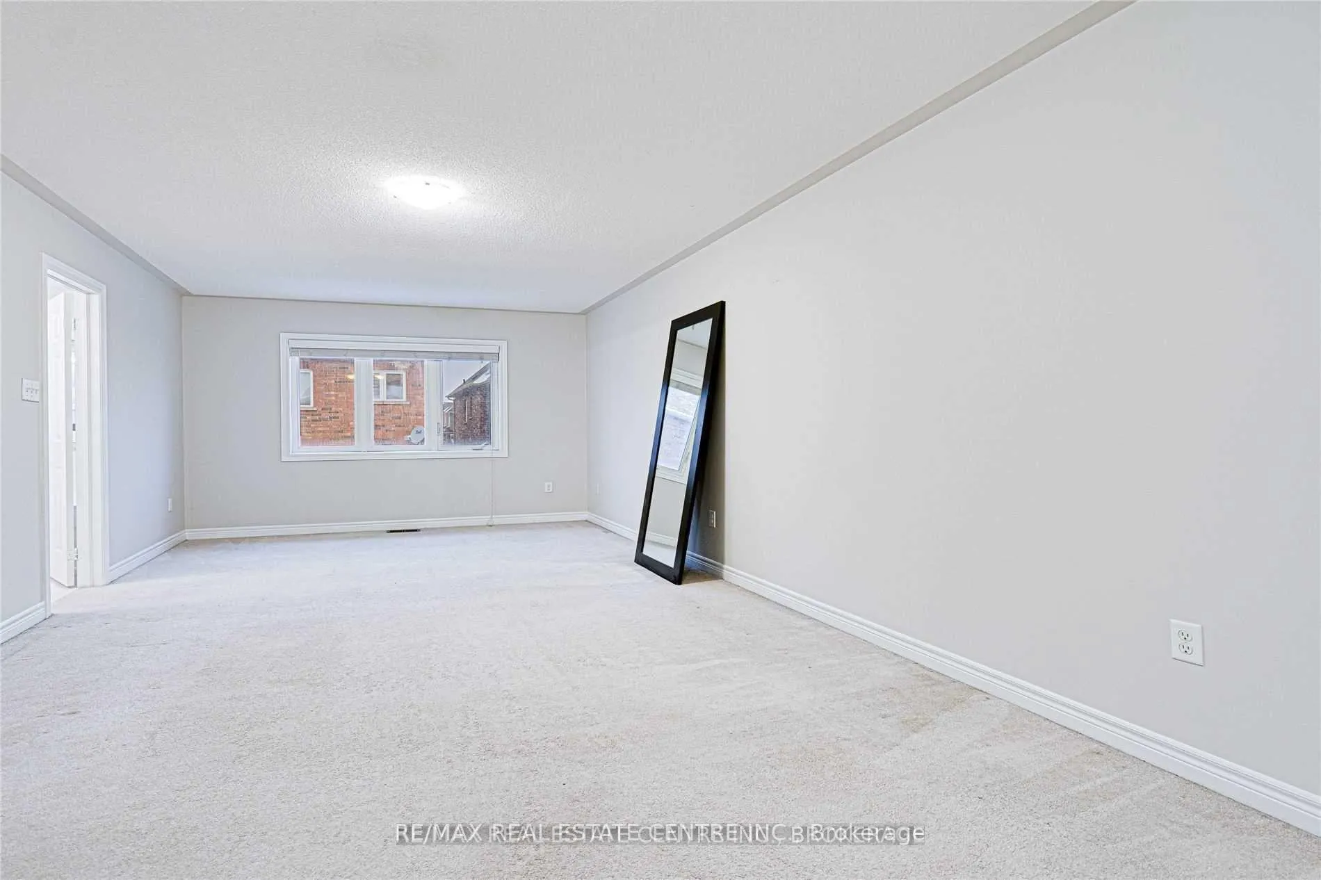 Photo 22 of Unit upper, 100 Crumlin Crescent, Brampton, Credit Valley — HOMEH