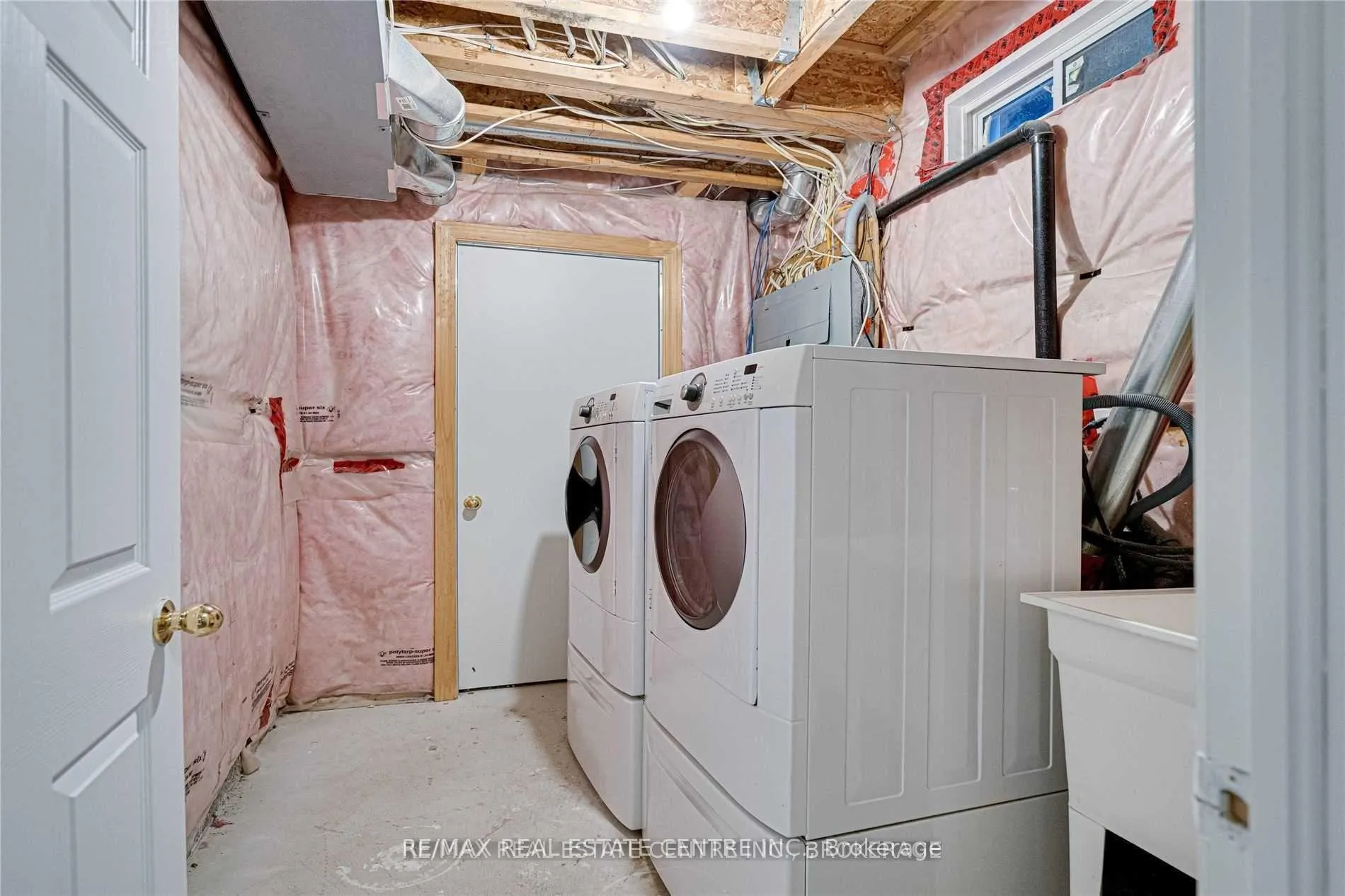 Photo 26 of Unit upper, 100 Crumlin Crescent, Brampton, Credit Valley — HOMEH